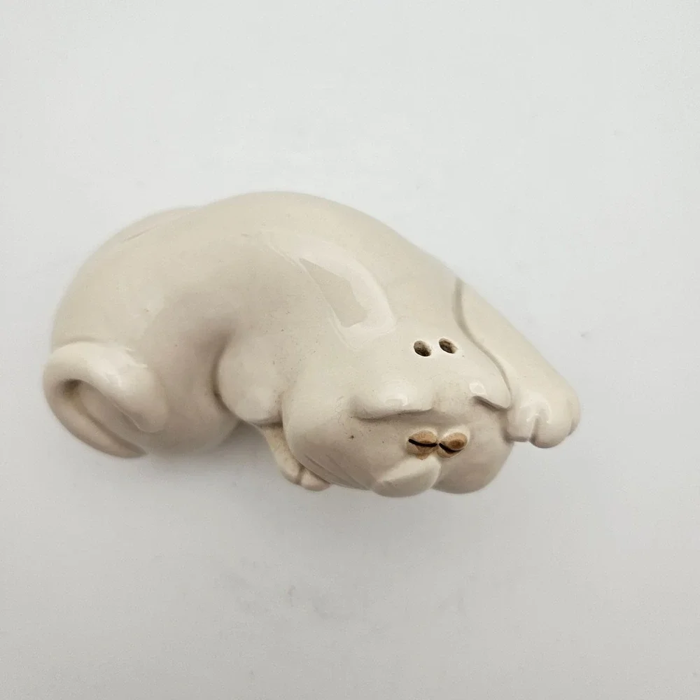 Vintage‎ Sleeping Cat Pepper Shaker Cream Ceramic Kitty Novelty Kitchen Decor